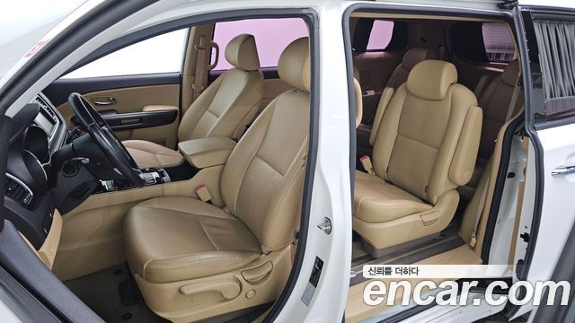 Kia Canival 2017 — photo 16
