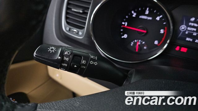 Kia Canival 2017 — photo 28
