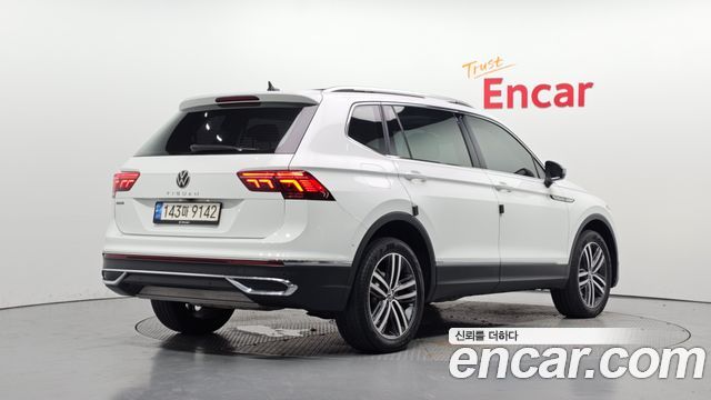 Volkswagen Tiguan 2023 — photo 2