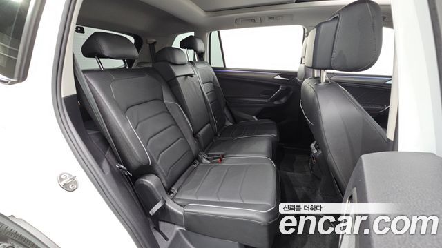 Volkswagen Tiguan 2023 — photo 17