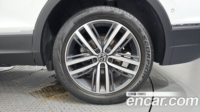 Volkswagen Tiguan 2023 — photo 7