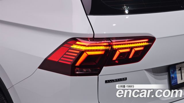 Volkswagen Tiguan 2023 — photo 9