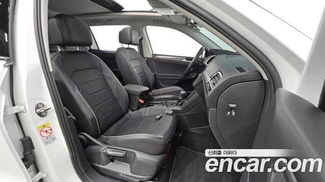 Volkswagen Tiguan 2023 — photo 16