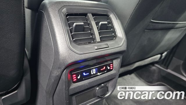 Volkswagen Tiguan 2023 — photo 31