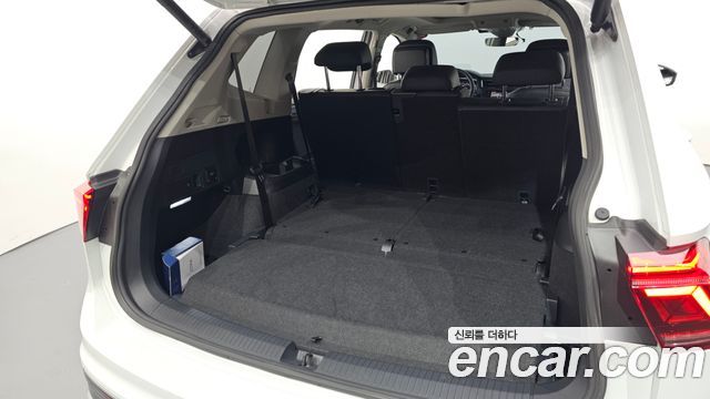 Volkswagen Tiguan 2023 — photo 32