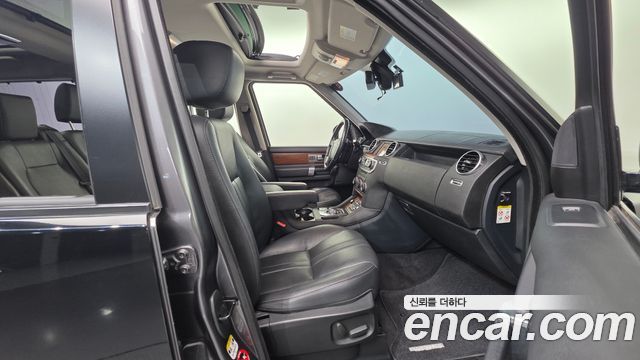 Land Rover Discovery 2016 — photo 10