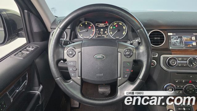 Land Rover Discovery 2016 — photo 13
