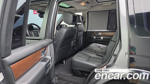 Land Rover Discovery 2016 — photo 17