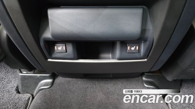 Land Rover Discovery 2016 — photo 18