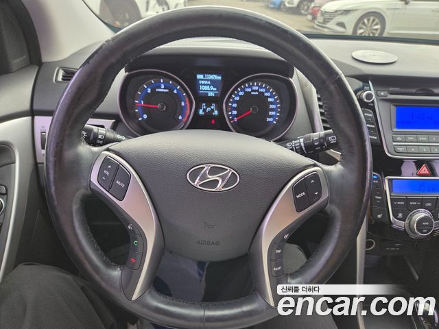 Hyundai i30 2016 — photo 11