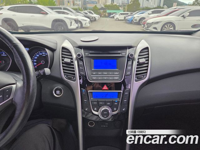 Hyundai i30 2016 — photo 13