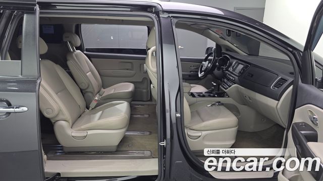 Kia Canival 2019 — photo 11