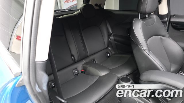 Mini Cooper 2023 — photo 17