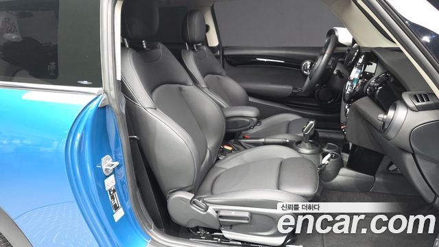 Mini Cooper 2023 — photo 18