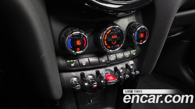 Mini Cooper 2023 — photo 24