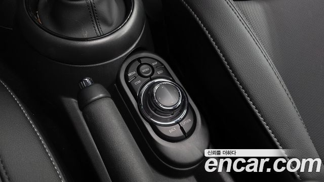 Mini Cooper 2023 — photo 29