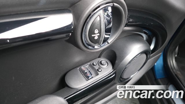 Mini Cooper 2023 — photo 30