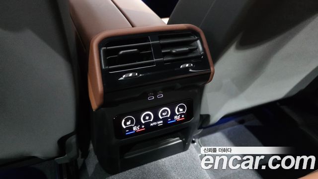 BMW 5-Series 2026 — photo 32