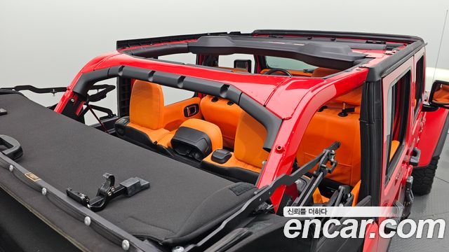 Jeep Wrangler 2023 — photo 25