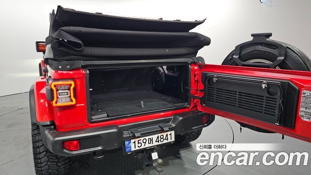 Jeep Wrangler 2023 — photo 26