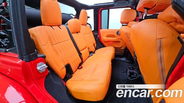 Jeep Wrangler 2023 — photo 16
