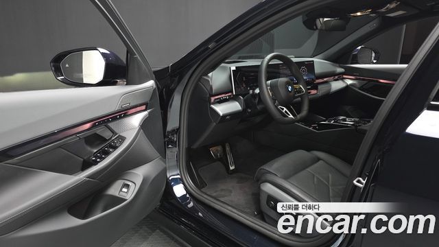 BMW 5-Series 2026 — photo 13