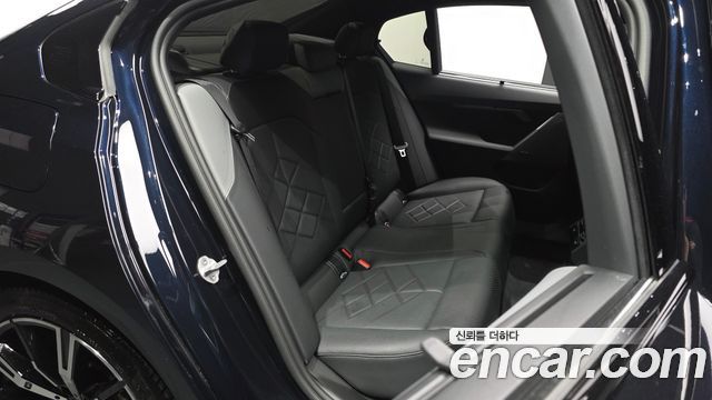 BMW 5-Series 2026 — photo 18