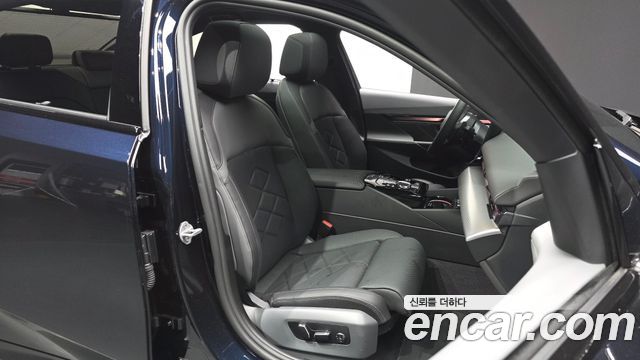 BMW 5-Series 2026 — photo 16