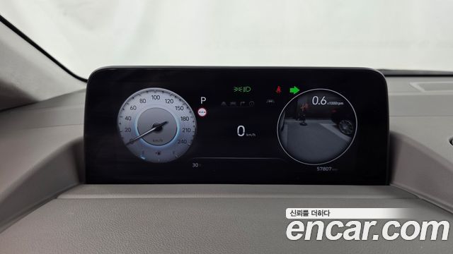 Hyundai Staria 2024 — photo 8