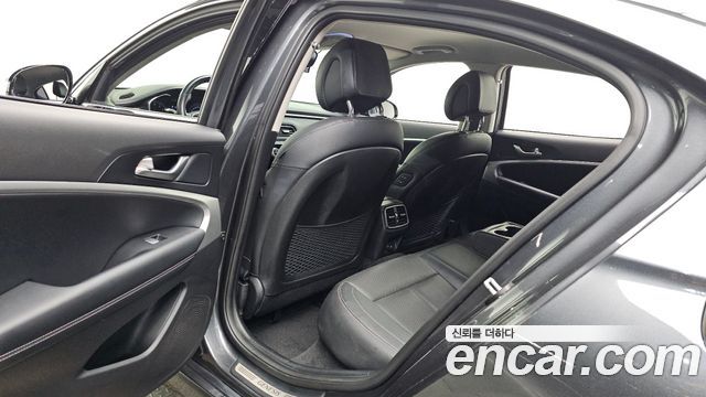 Genesis G70 2018 — photo 11