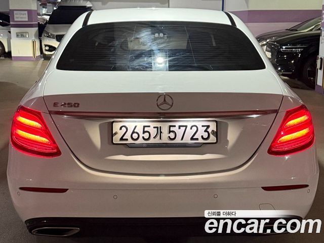 Mercedes-Benz E-Class 2020 — photo 4