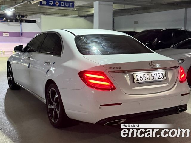 Mercedes-Benz E-Class 2020 — photo 5