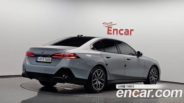 BMW 5-Series 2025 — photo 2
