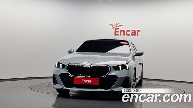 BMW 5-Series 2025 — photo 3
