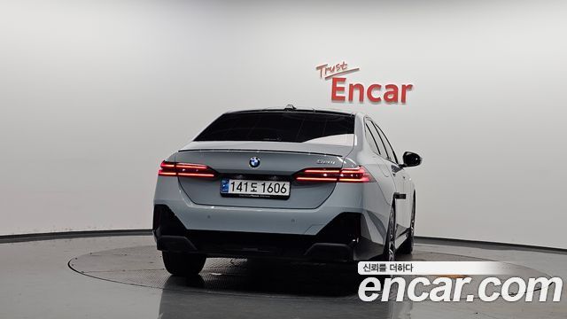 BMW 5-Series 2025 — photo 4