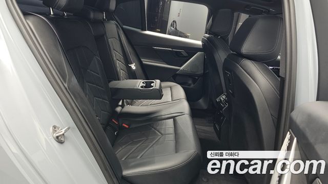 BMW 5-Series 2025 — photo 18