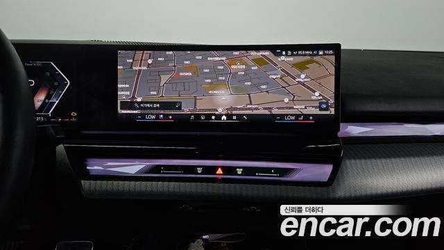 BMW 5-Series 2025 — photo 20