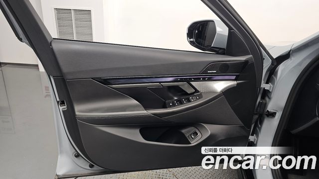 BMW 5-Series 2025 — photo 14