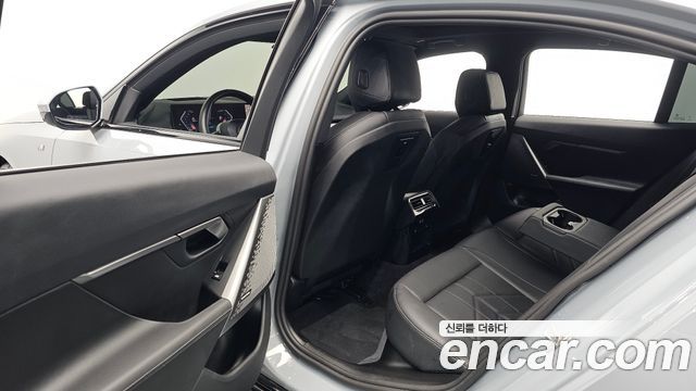 BMW 5-Series 2025 — photo 16