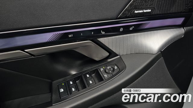 BMW 5-Series 2025 — photo 30