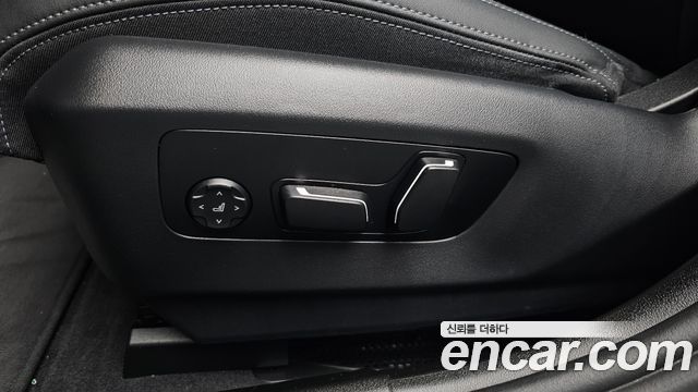 BMW 5-Series 2025 — photo 32