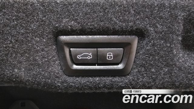 BMW 5-Series 2025 — photo 37