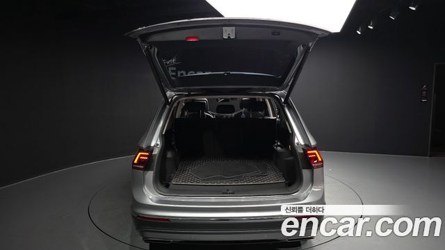 Volkswagen Tiguan 2020 — photo 20