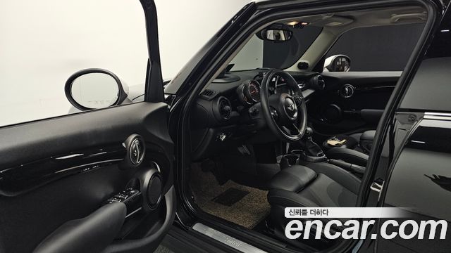 Mini Cooper 2018 — photo 13