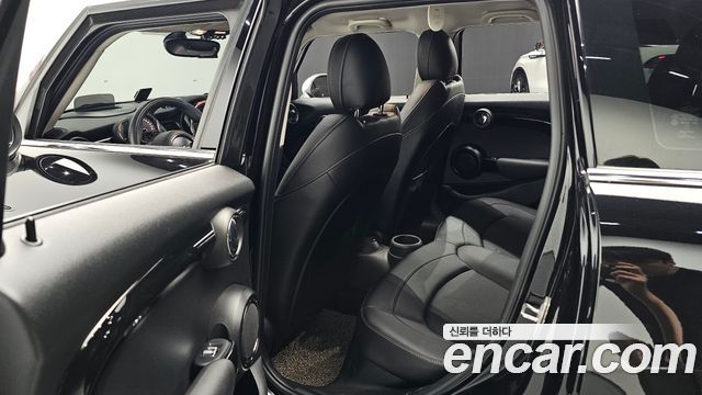 Mini Cooper 2018 — photo 17