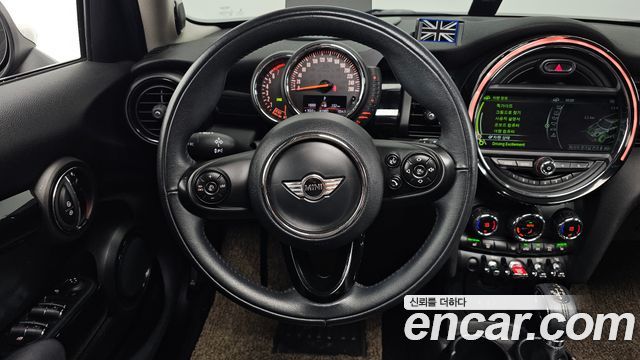 Mini Cooper 2018 — photo 19
