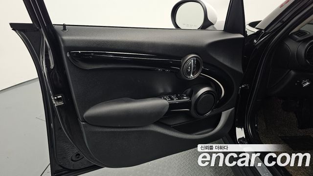 Mini Cooper 2018 — photo 14