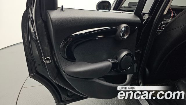 Mini Cooper 2018 — photo 15