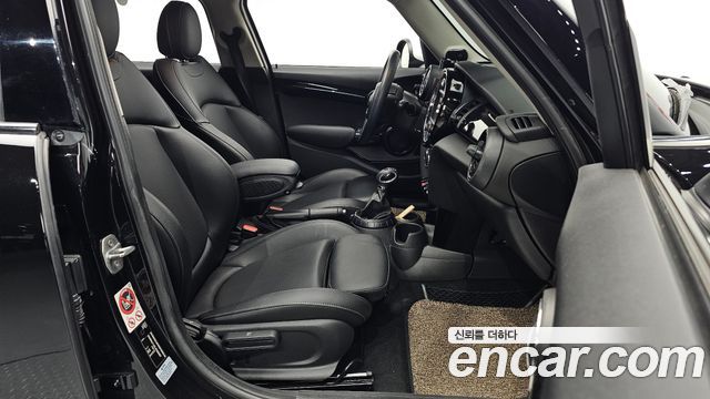 Mini Cooper 2018 — photo 16
