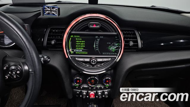 Mini Cooper 2018 — photo 30